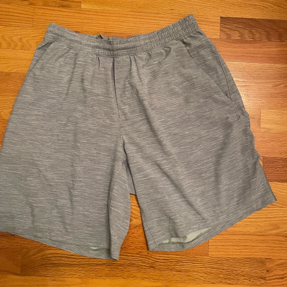 Lululemon linerless pace breaker 9” Heather allover sea salt light grey - Large